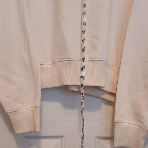 The North Face Cream Cropped Hoodie - Neverstop Exploring - Picture 7 of 8
